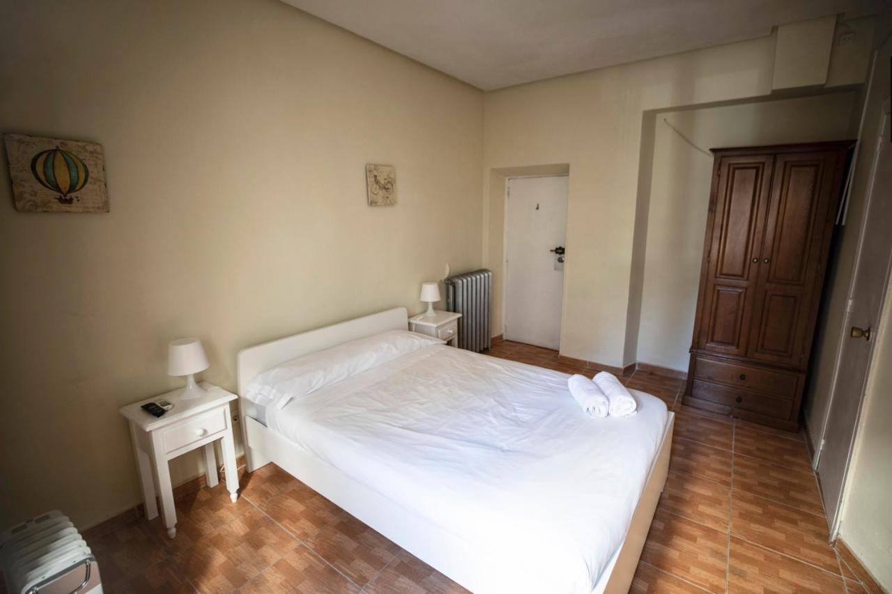 ホテル ペンション ロス ペラレス マドリード エクステリア 写真 A room at the hotel