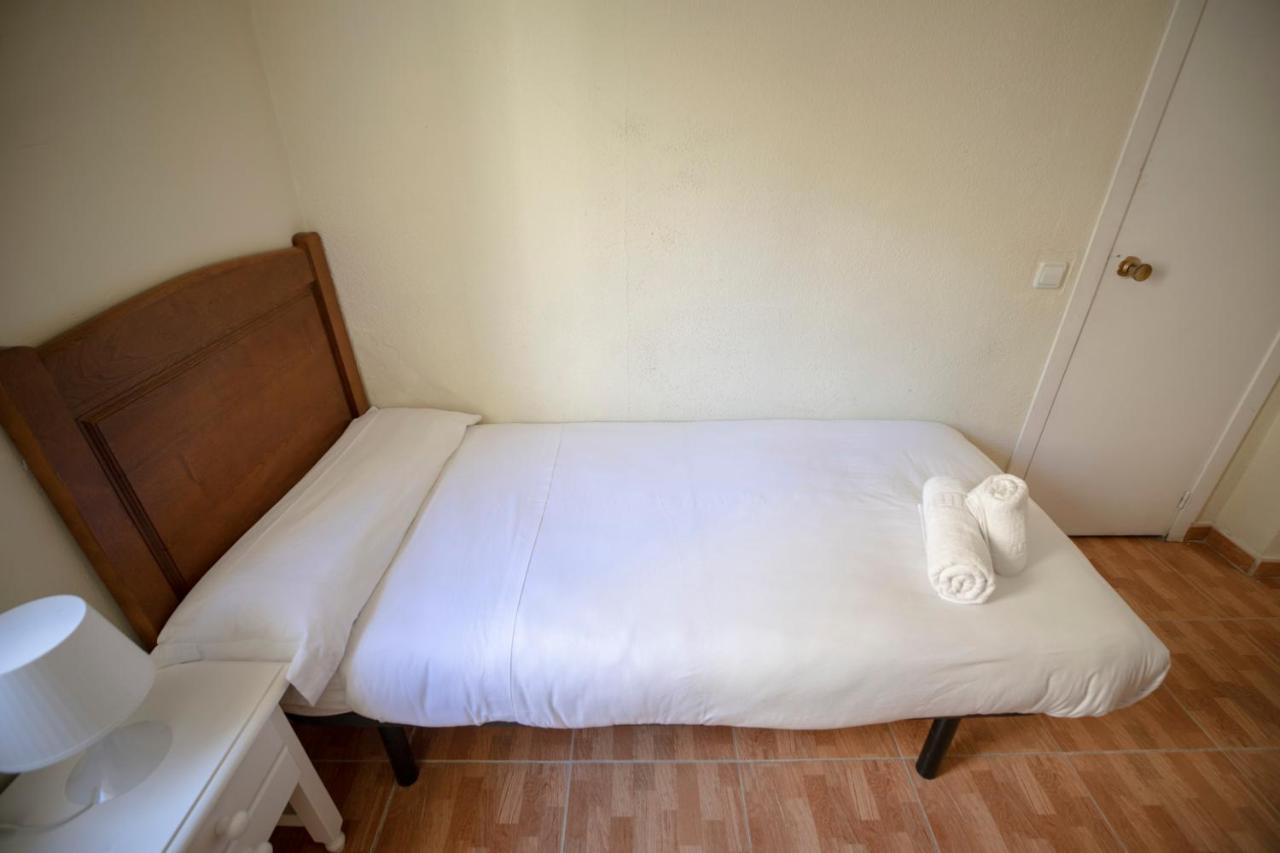 ホテル ペンション ロス ペラレス マドリード エクステリア 写真 A single bed