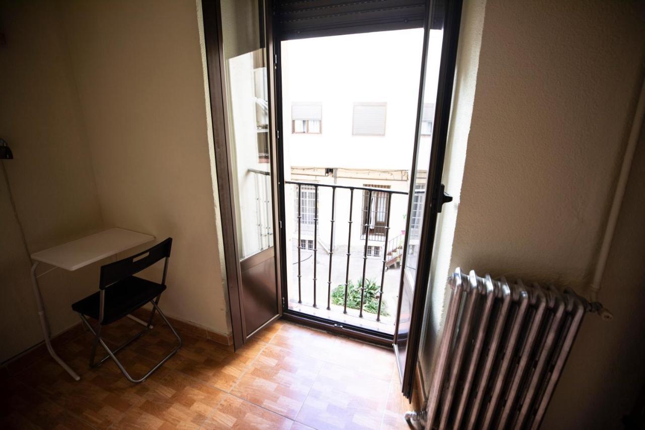 ホテル ペンション ロス ペラレス マドリード エクステリア 写真 A French door