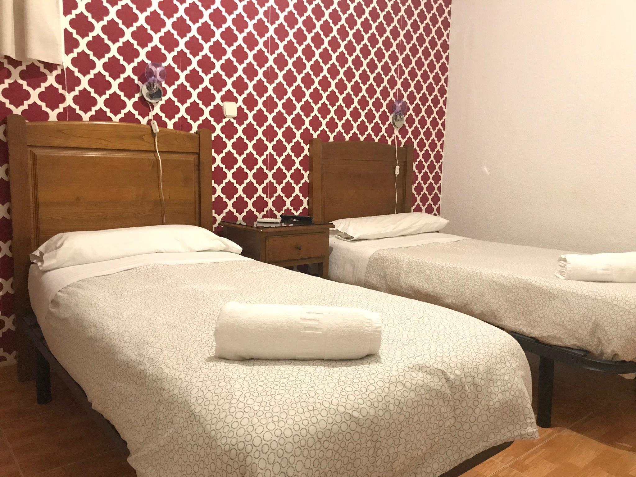 ホテル ペンション ロス ペラレス マドリード エクステリア 写真 A typical room at the hotel