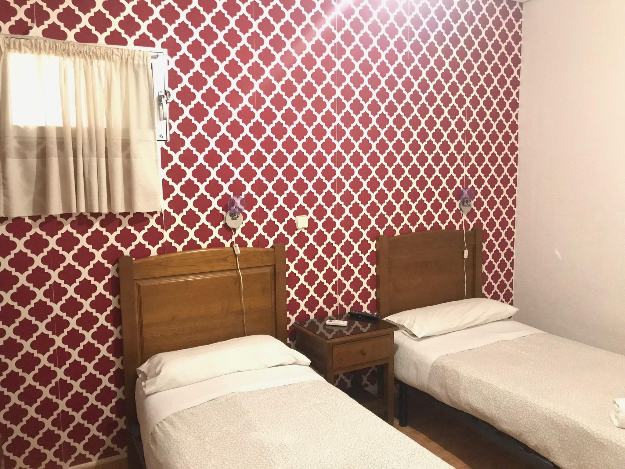 ホテル ペンション ロス ペラレス マドリード エクステリア 写真 A room at the hotel