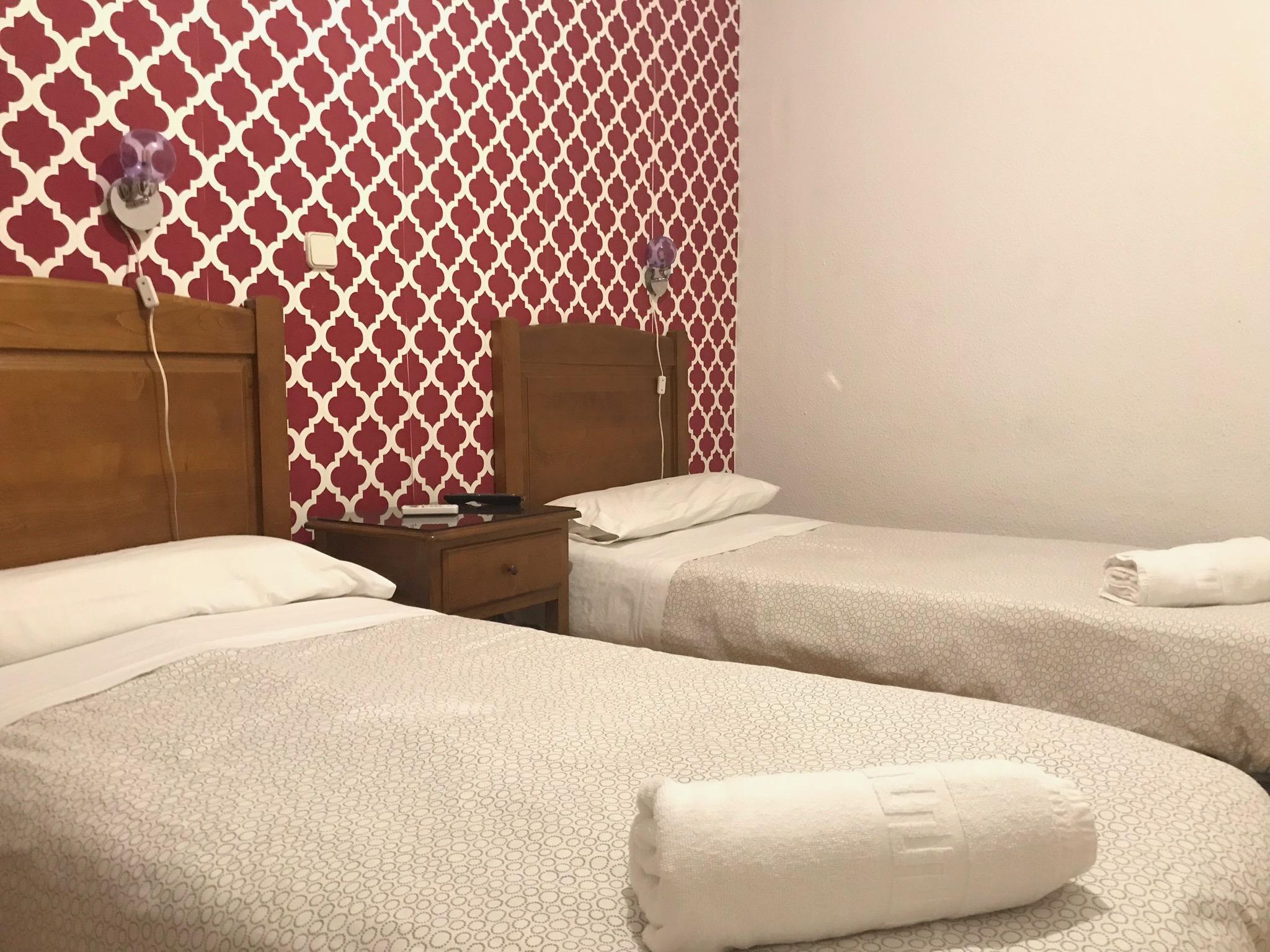 ホテル ペンション ロス ペラレス マドリード エクステリア 写真 A room at the hotel