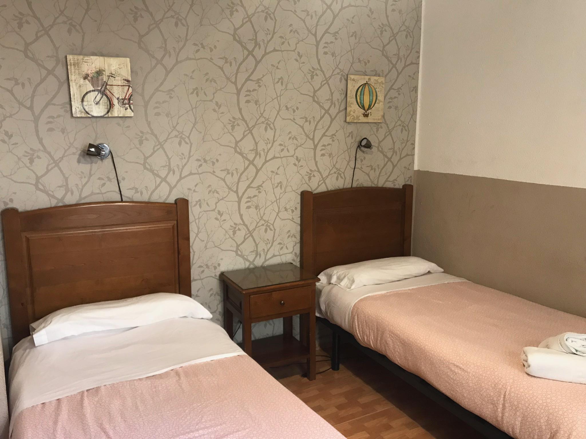 ホテル ペンション ロス ペラレス マドリード エクステリア 写真 A room at the hotel