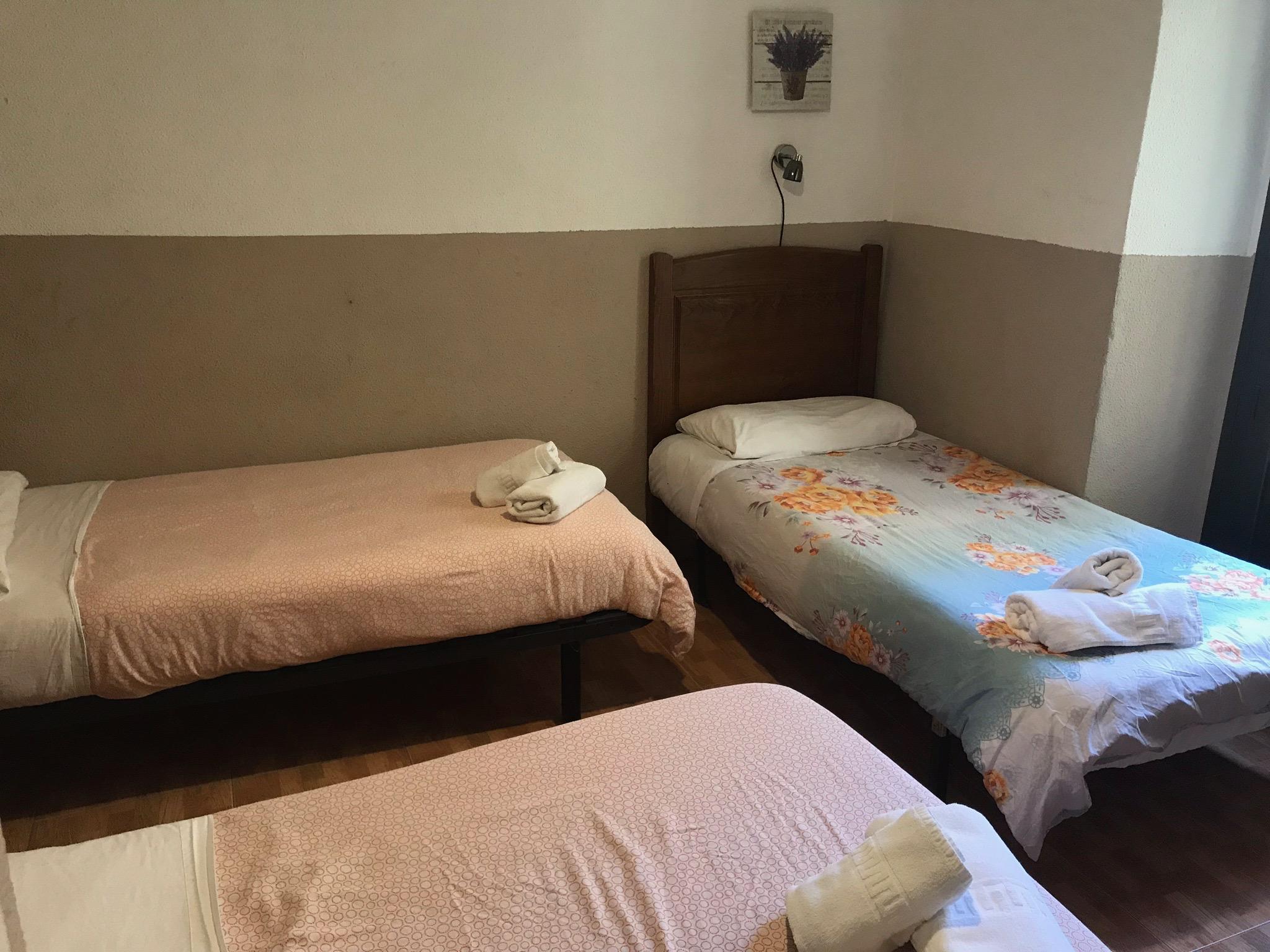 ホテル ペンション ロス ペラレス マドリード エクステリア 写真 A room at the hotel