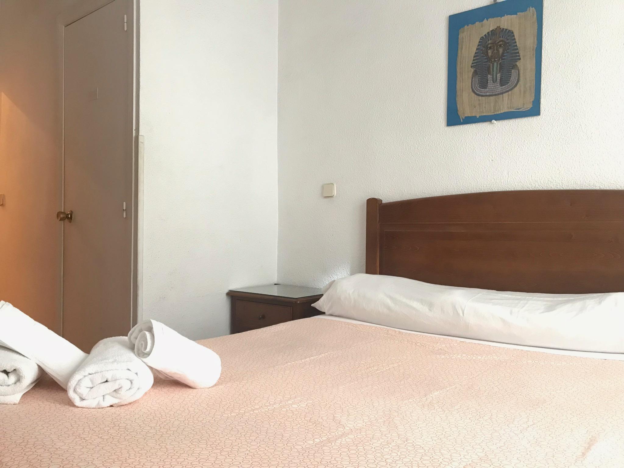 ホテル ペンション ロス ペラレス マドリード エクステリア 写真 A bedroom at the hotel