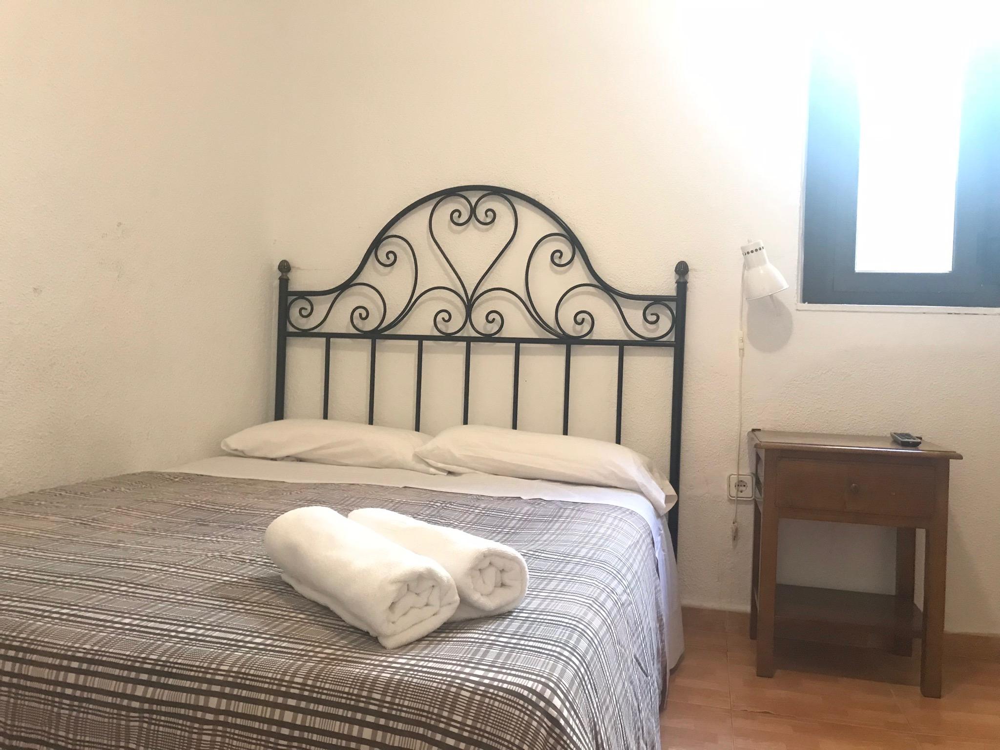 ホテル ペンション ロス ペラレス マドリード エクステリア 写真 A guest room at the hotel