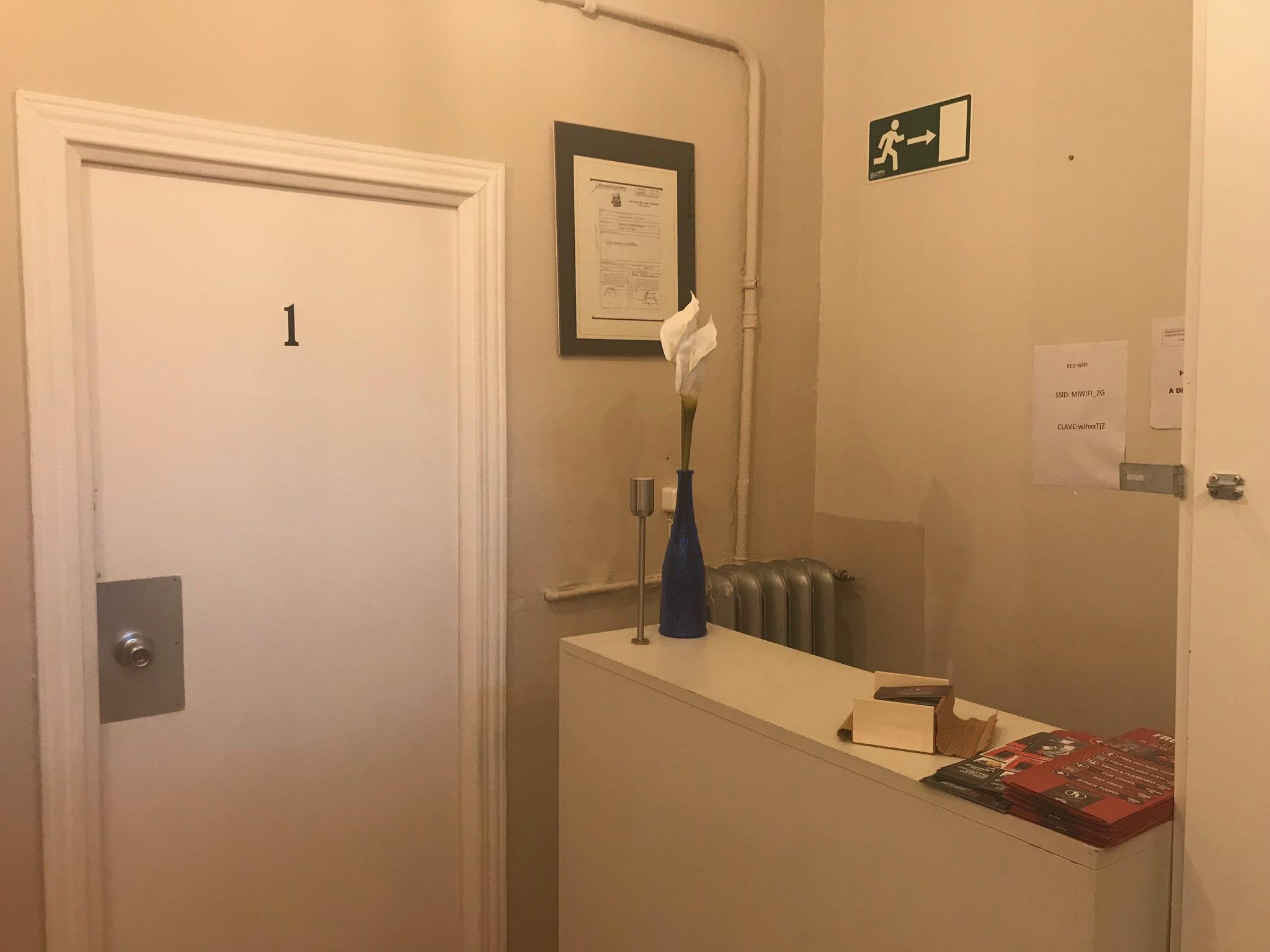 ホテル ペンション ロス ペラレス マドリード エクステリア 写真 The reception of the Embassy of Pakistan in Berlin